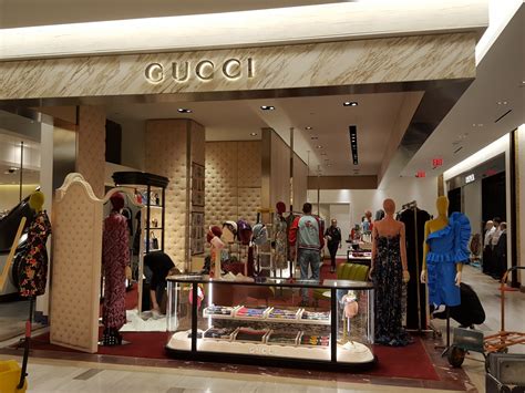 saks fifth avenue gucci store.